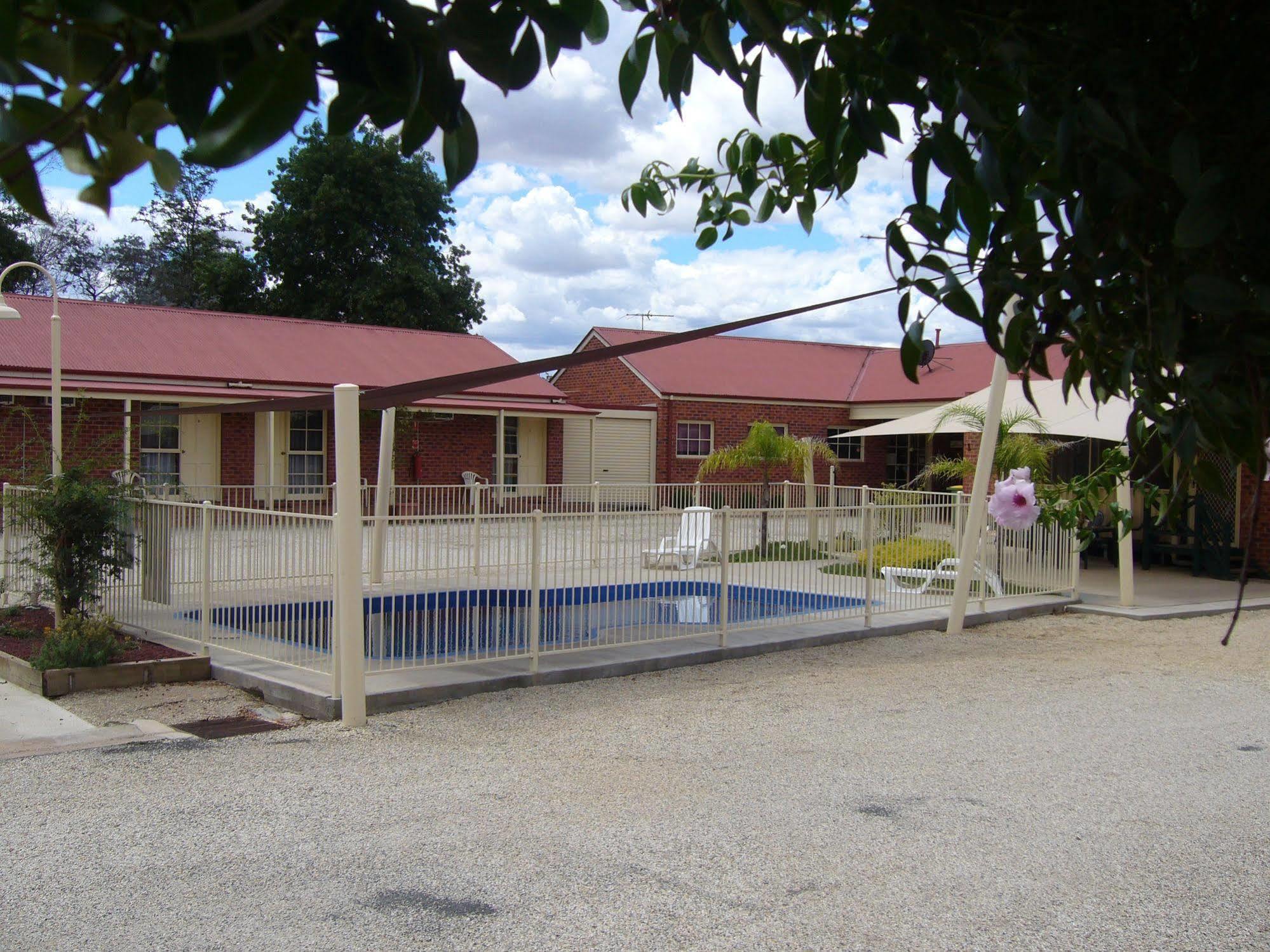 Lydoun Motel Chiltern Exterior photo